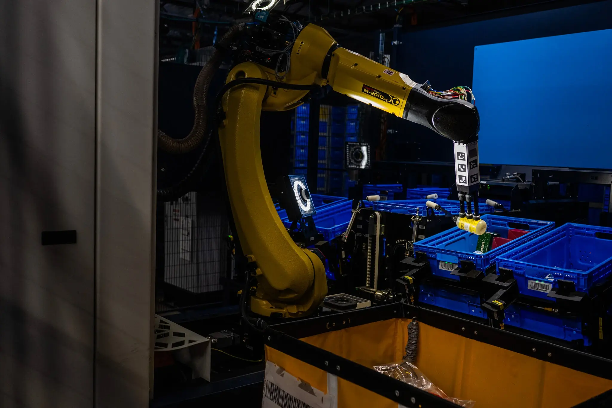 AMAZON-ROBOTICS-ARM-1-qjfp-superJumbo