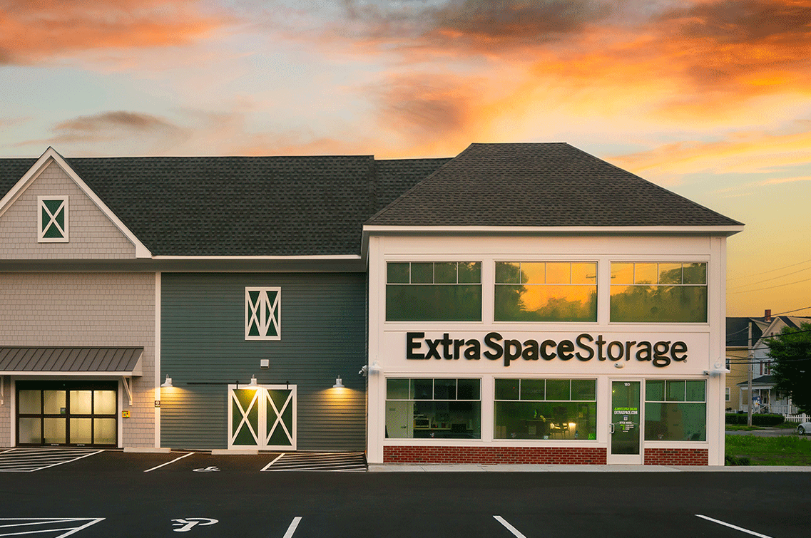 Image{width=1137,height=755,url='https://8488932.fs1.hubspotusercontent-na1.net/hubfs/8488932/BristolGallery-2.png',altText='A photo of DXD Capital's Bristol self storage facility from the parking lot. This photo shows the Extra Space Storage-branded facade and the large entry way.',fileId=null}