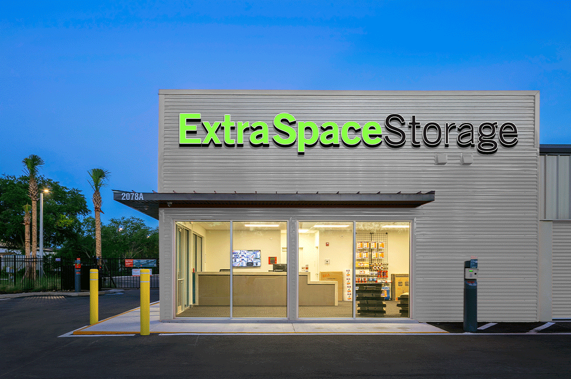Image{width=1137,height=755,url='https://8488932.fs1.hubspotusercontent-na1.net/hubfs/8488932/DaytonaGallery-1.png',altText='Ground photo squared around the front side of the Extra Space Storage-branded office of DXD Capital's Daytona facility.',fileId=null}
