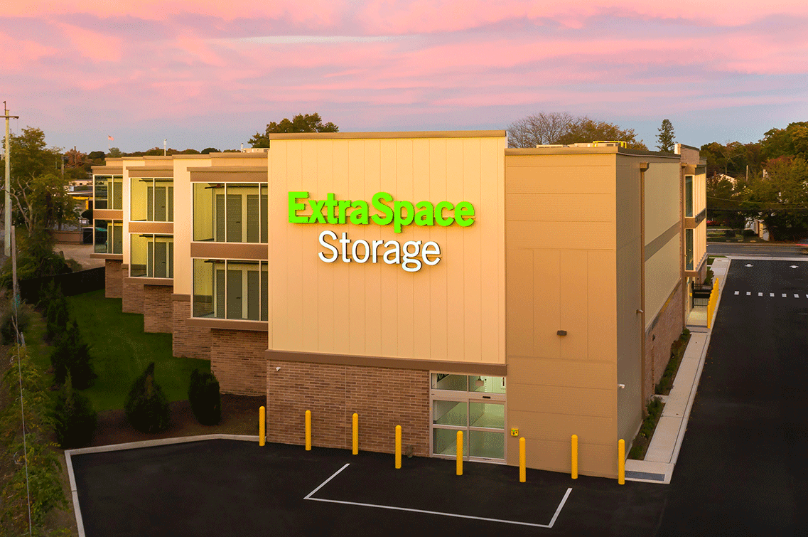 Image{width=1137,height=755,url='https://8488932.fs1.hubspotusercontent-na1.net/hubfs/8488932/HuntingtonGallery-1.png',altText='An aerial shot of the rear of DXD Capital's self storage facility in Hunting Station. The twilight sky is bright pink and blue and the Extra Space Storage signage is clearly displayed. ',fileId=null}