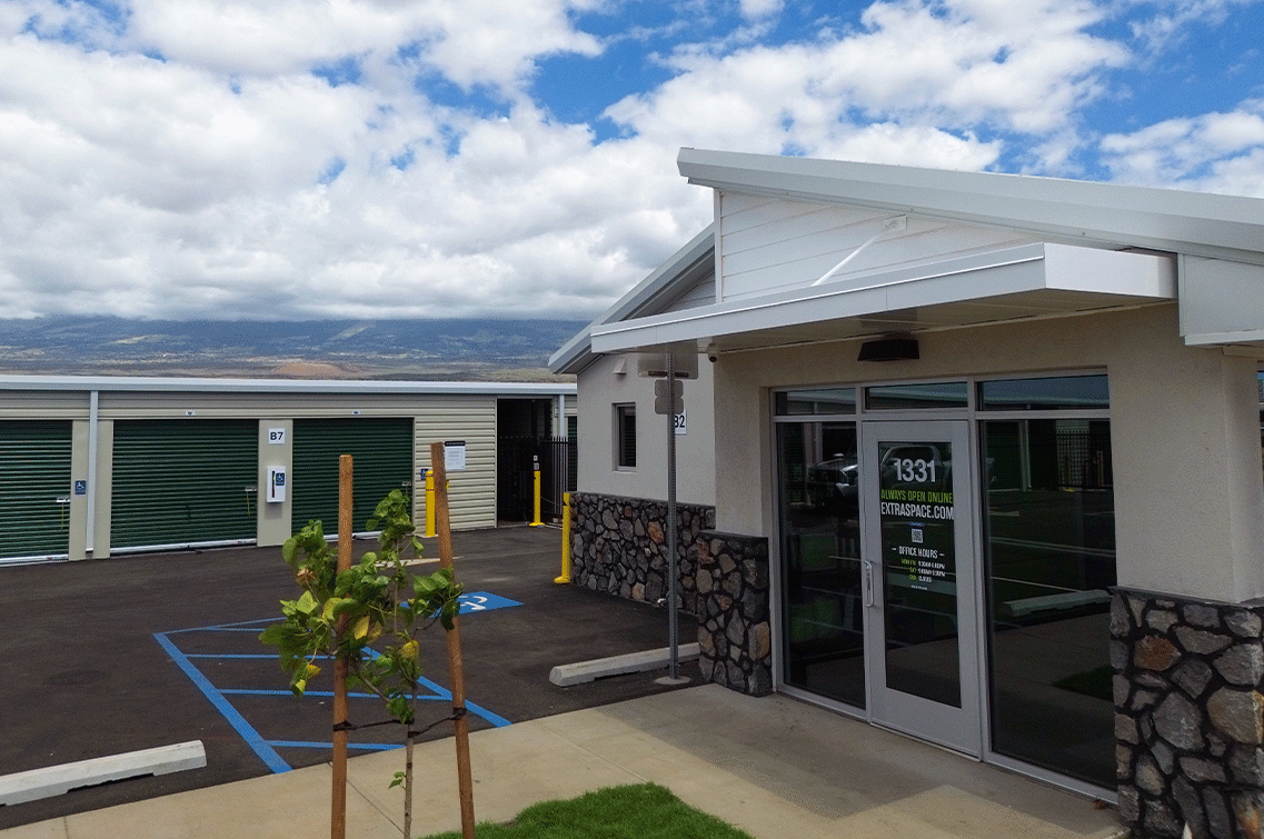 Image{width=1137,height=755,url='https://8488932.fs1.hubspotusercontent-na1.net/hubfs/8488932/KiheiGallery-1.png',altText='A daytime photo of the outside of the front office at DXD Capital's Kihei, Hawaii facility.',fileId=null}