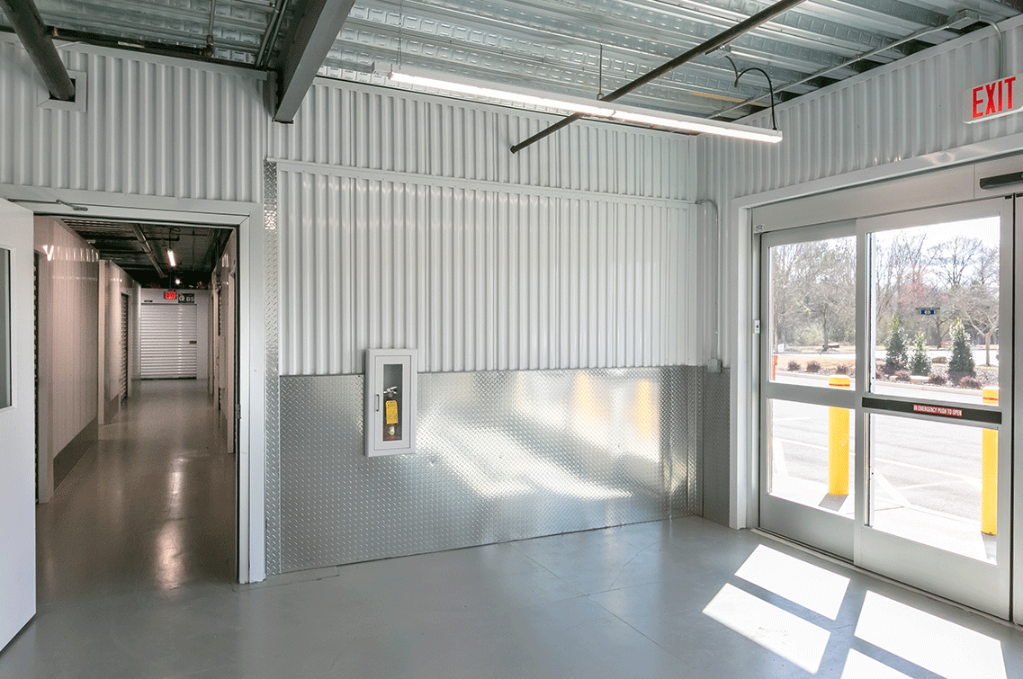Image{width=1137,height=755,url='https://8488932.fs1.hubspotusercontent-na1.net/hubfs/8488932/LithiaGallery-4.png',altText='Inside view of DXD Capital's secure, well-lit entry way of its self storage facility.',fileId=null}
