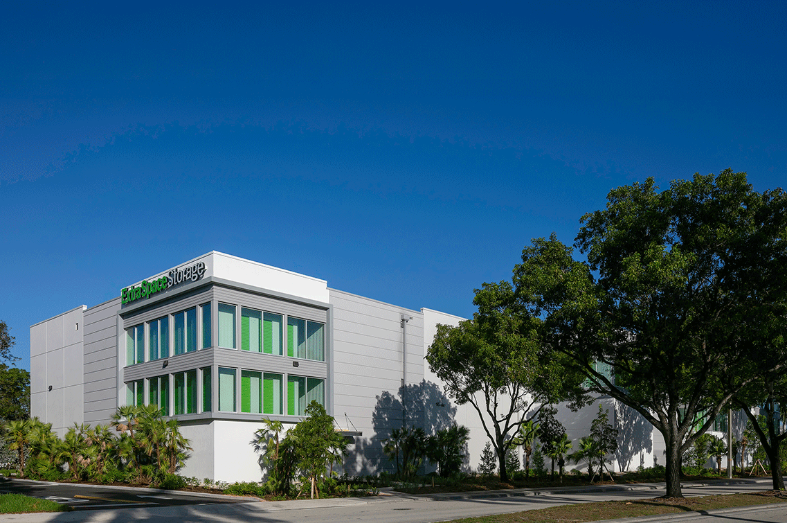 Image{width=1137,height=755,url='https://8488932.fs1.hubspotusercontent-na1.net/hubfs/8488932/N-DoralGallery-1.png',altText='A daytime street shot of DXD Capital's N. Doral self storage facility. The building is white, under a deep blue sky.',fileId=null}